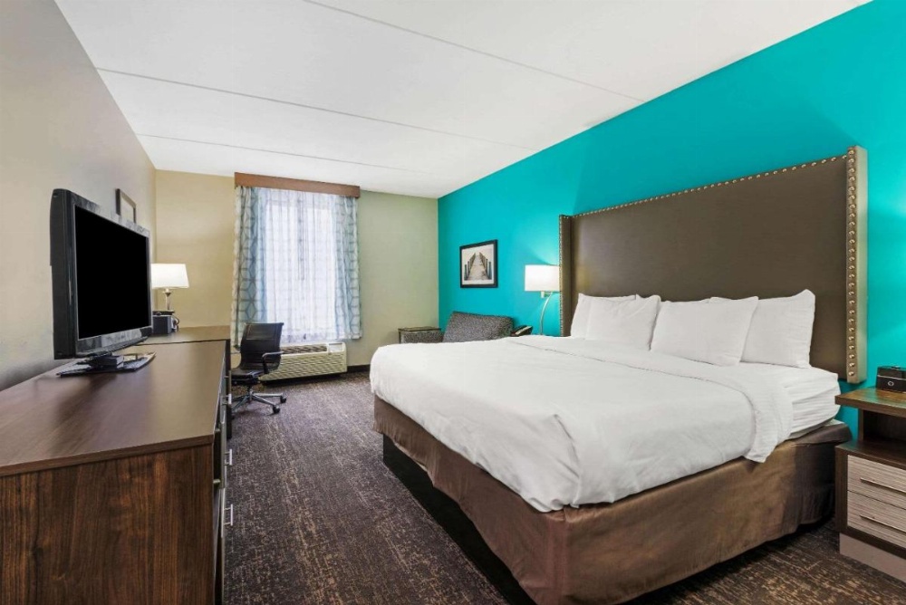 La Quinta Inn & Suites by Wyndham Jamestown, NY-Downtown Image 11