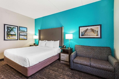 La Quinta Inn & Suites by Wyndham Jamestown, NY-Downtown image 12