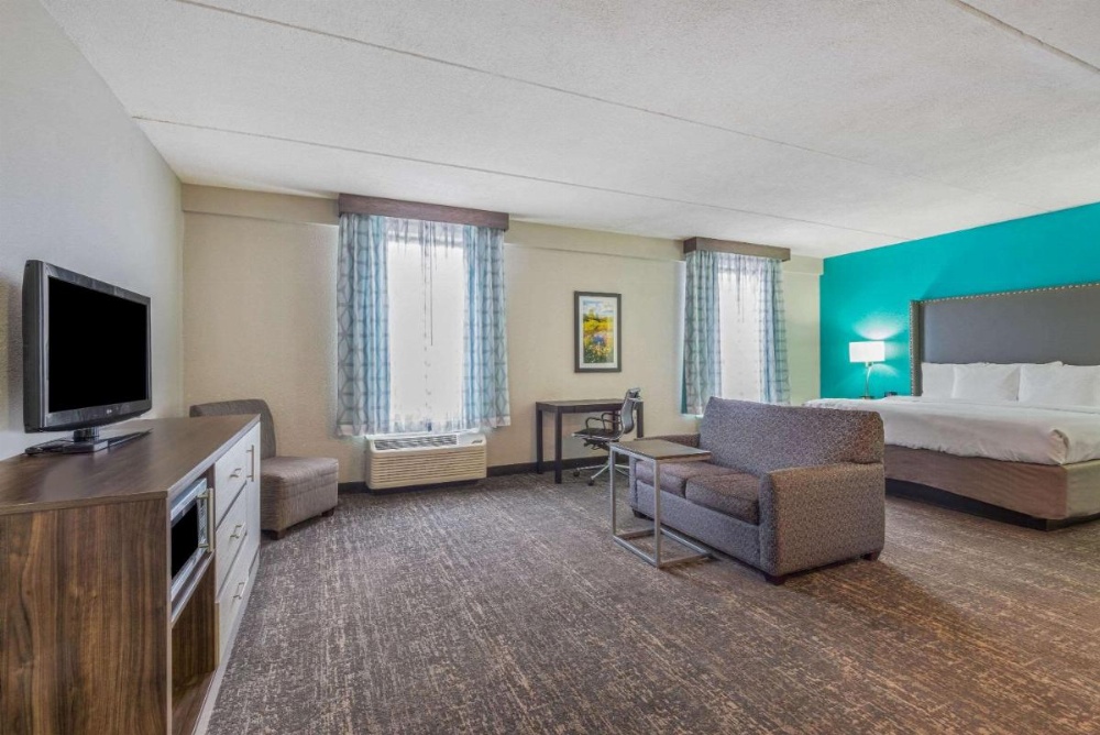 La Quinta Inn & Suites by Wyndham Jamestown, NY-Downtown Image 15