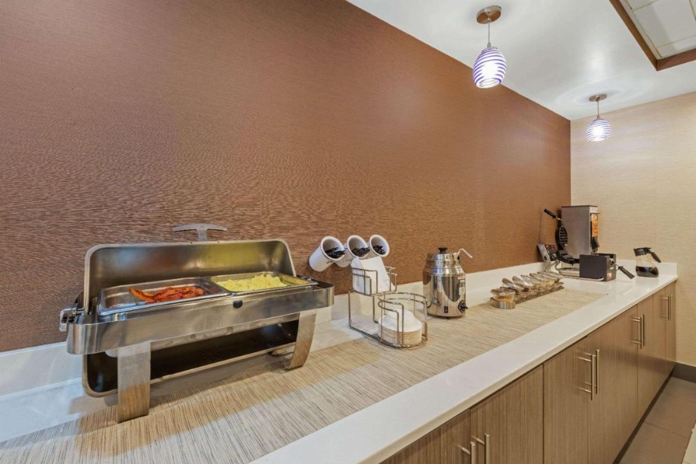 La Quinta Inn & Suites by Wyndham Jamestown, NY-Downtown Image 19