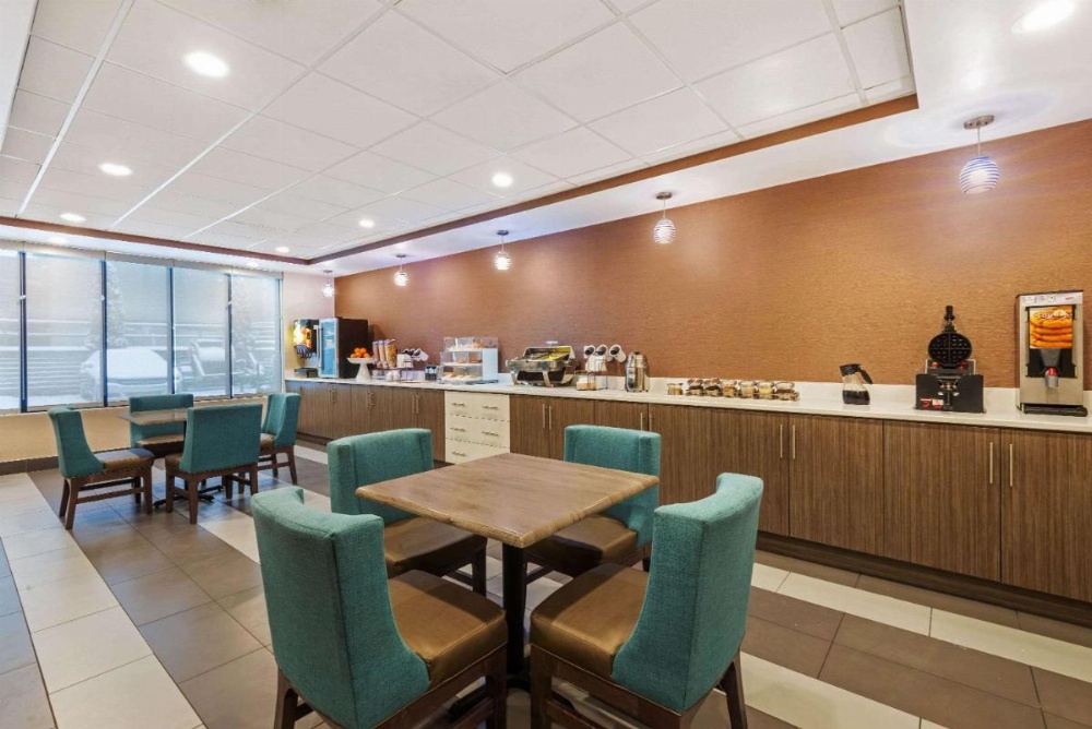 La Quinta Inn & Suites by Wyndham Jamestown, NY-Downtown Image 20