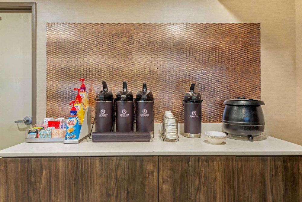 La Quinta Inn & Suites by Wyndham Jamestown, NY-Downtown Image 25