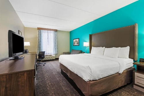 La Quinta Inn & Suites by Wyndham Jamestown, NY-Downtown image 32