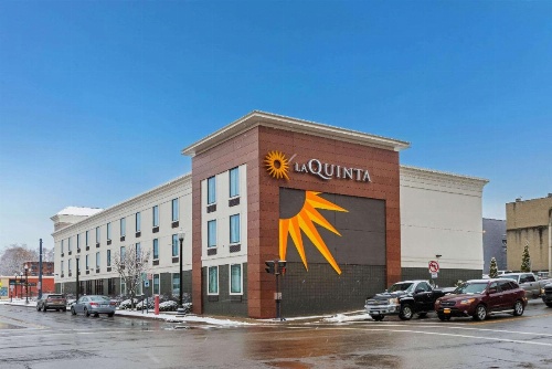 La Quinta Inn & Suites by Wyndham Jamestown, NY-Downtown image 34