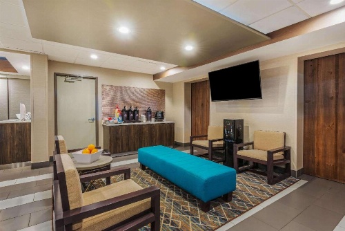 La Quinta Inn & Suites by Wyndham Jamestown, NY-Downtown image 5