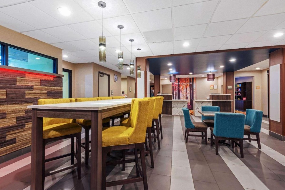 La Quinta Inn & Suites by Wyndham Jamestown, NY-Downtown Image 6