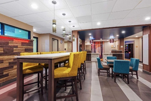 La Quinta Inn & Suites by Wyndham Jamestown, NY-Downtown image 6